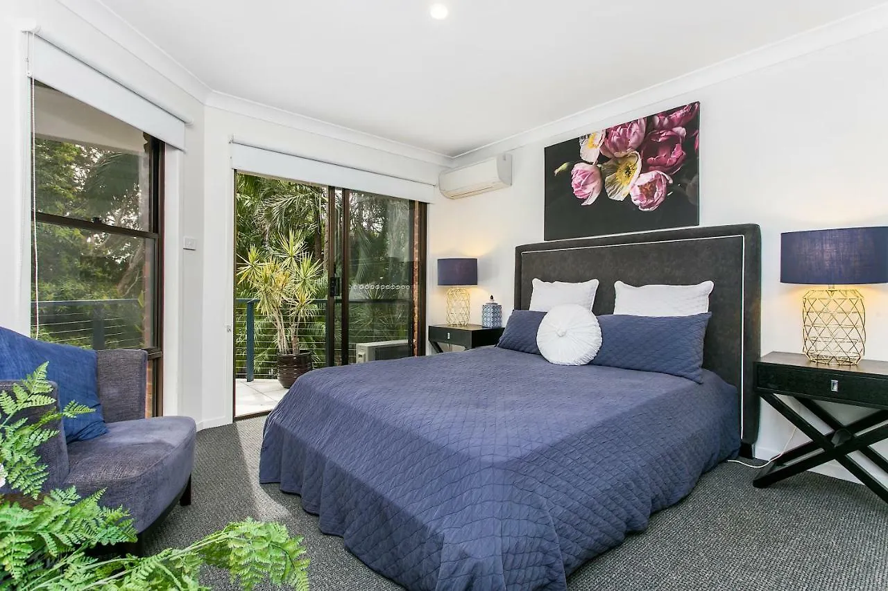 Calinda Sol 2 @ Clarkes Beach Byron Bay Avustralya